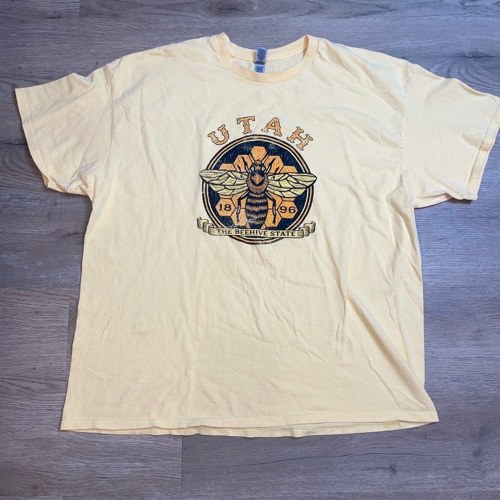 Utah The Beehive State Mens 2XL Graphic T Shirt Light Yellow Honeybee Vintage St
